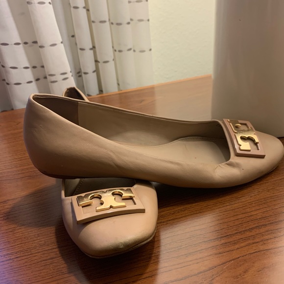 Tori Burch Buttery Tan Flats - Picture 3 of 8